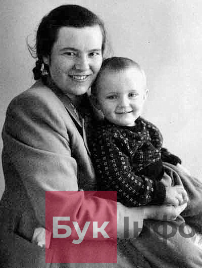 Володя Івасюк з мамою Софією Іванівною, 1950 р.