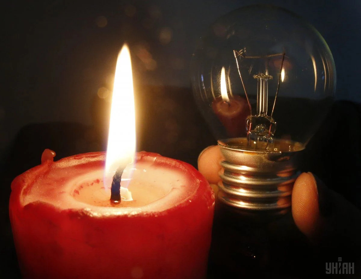 За словами енергетиків, взимку, коли споживання електрики в Україні зросте, можуть знову початися масові відключення світла навіть за відсутності нових обстрілів.