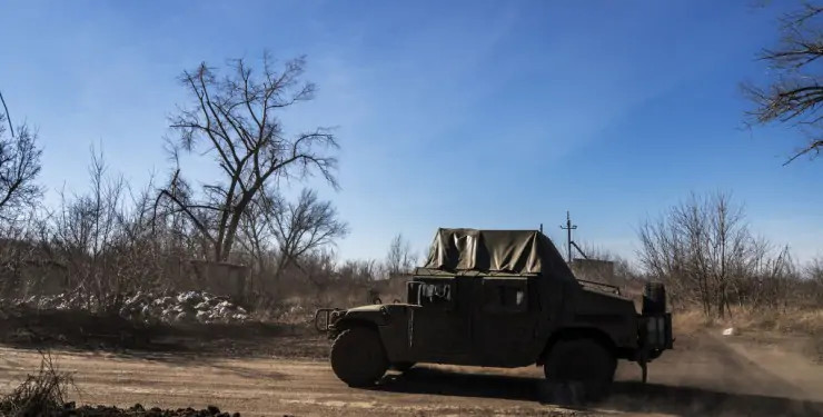 Українські військові тримають оборону в районі Часового Яру, але яку важливість має місто