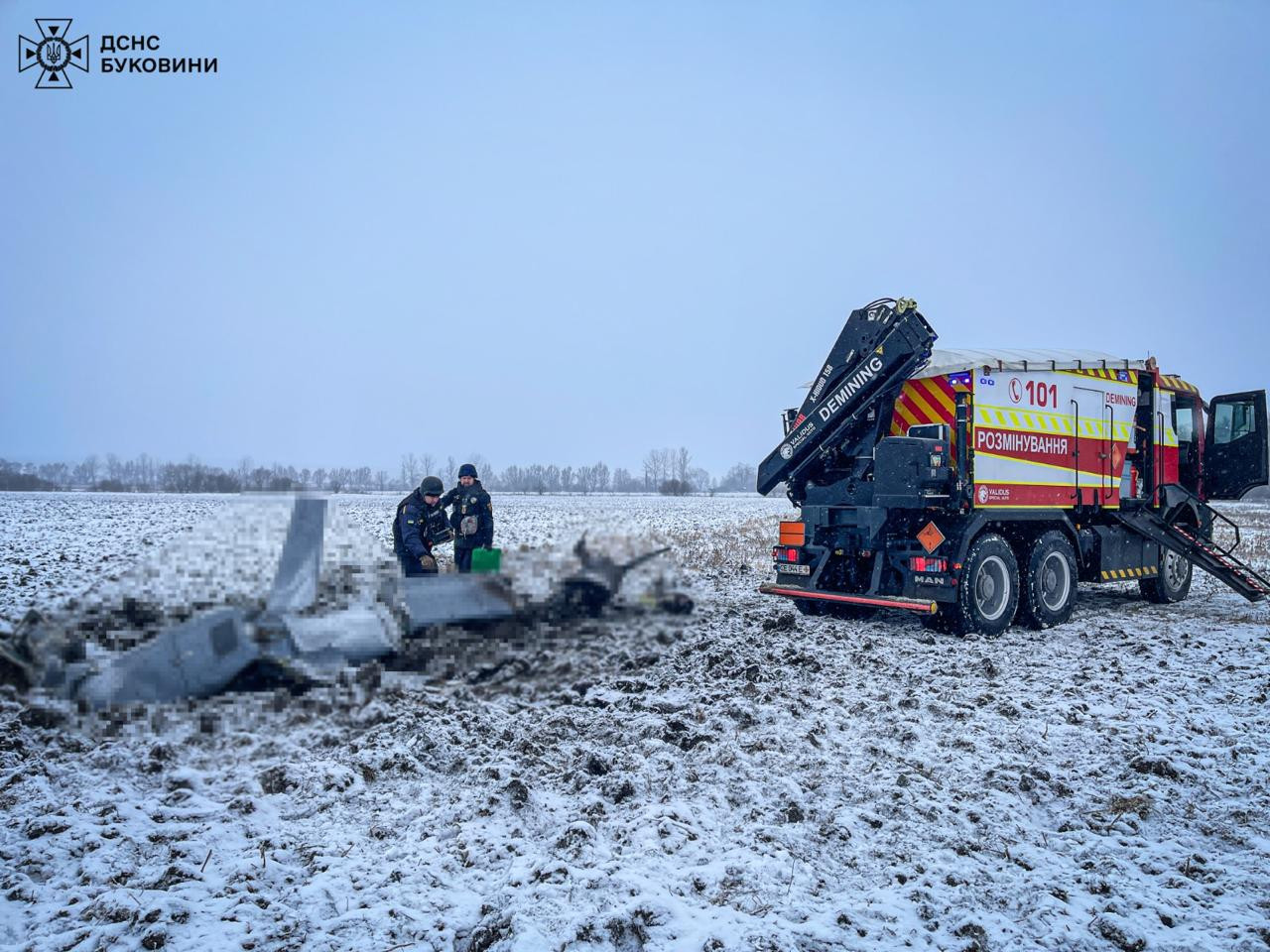 На Буковині сапери ДСНС вилучили уламки ракети, знайденої на відкритій території