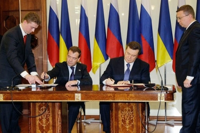 Екс-голова ОДА Ванзуряк згадав, як у 2010 році Чернівецька обласна рада ганебно провалила звернення до Януковича щодо денонсації "Харківських угод"