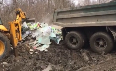 Управління Обшанського покарало водія КАМАЗу, який скинув тонни будівельного сміття на березі Прута в районі вулиці Ізмайлівської