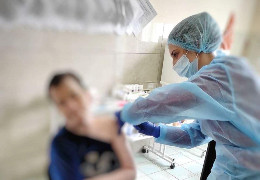 На Буковині розпочали вакцинувати препаратом Pfizer
