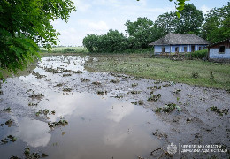 Україну накривають потужні зливи. Рятувальники попередили про паводки у горах