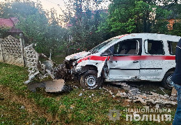Смертельна ДТП у Банченах: водій Volkswagen Caddy врізався у бетонний паркан і помер від отриманих травм