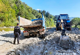 Бариги нищать річку Путилку: Біля Усть-Путили поліція затримала крадія гравію