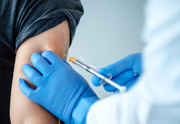 Найбільший відсоток противників вакцинації серед електорату ОПЗЖ і "Батьківщини", - опитування УІМ