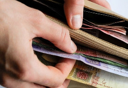 Крала гроші з гаманця: судитимуть чернівчанку, яка обікрала роботодавця на 68 тисяч гривень
