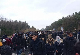 Тисячі мігрантів зі Сходу з території Білорусі штурмують польський кордон