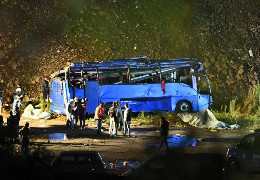 У Болгарії автобус із туристами влетів у огорожу й загорівся, загинули 46 людей