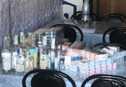 У Новселиці поліцейські накрили генделик, де продавали фальсифіковані алкоголь і сигарети