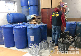 На Буковині поліцейські вилучили спирту й контрафактного алкоголю на мільйон гривень