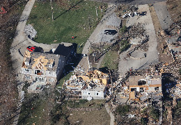 Зруйновані міста, десятки загиблих та постраждалих: фото жахливих наслідків торнадо у США