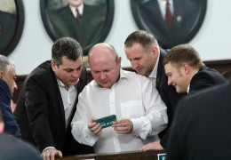 Чернівецька облрада проситиме Мін’юст скасувати реєстрацію партій Продана і Михайлішина
