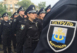 Поліція Маріуполя вшанувала піснею "Батько наш - Бандера" день народження провідника українських націоналістів. Це викликало паніку у сепаратистів