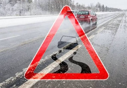 Перші передноворічні снігопади показали - обласна влада не готова оперативно розчищати дороги Буковини