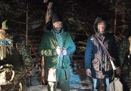 Двох іноземців-нелегалів, які заблукали у Карпатах, від переохолодження та смерті врятували українські прикордонники