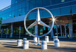 Mercedes-Benz зупинить виробництво та постачання автомобілів до Росії