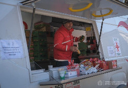 Турецька польова кухня. На Соборній площі Чернівців безкоштовно годують вимушених переселенців