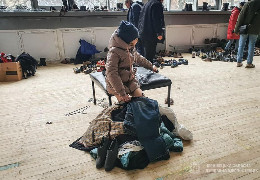 Безкоштовний одяг та взуття для переселенців роздають в гуманітарному штабі Буковини. Склад працює щодня з 10:00 до 18:00 год.