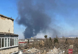 Пожежа у Садгорі: горять десятки шин на площі 300 квадратних метрів. Причина встановлюється
