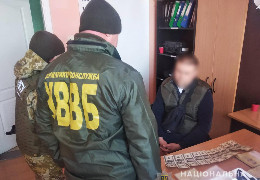 На Буковині слідчі поліції повідомили жителю Харківщини про підозру у підкупі прикордонника
