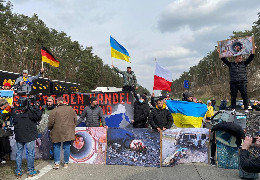 Активісти перекрили автостраду міжнародного значення між Німеччиною та Польщею з вимогою, щоб Європейський союз повністю припинив торгівлю з росією