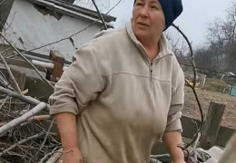 Заховала у кролячій клітці: на Київщині жінка забрала в окупантів мішок боєприпасів. ВІДЕО