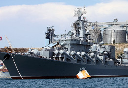 Ракетний удар по крейсеру "Москва": при спробі РФ загасити пожежу затонуло друге судно. В Кремлі не знють як коментувати подію