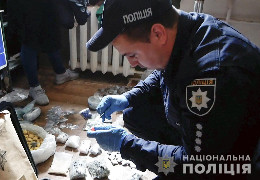 На Буковині поліція припинила роботу інтернет-магазину зі збуту наркотиків із мільйонними оборотами