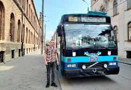 Історії війни: як водій тролейбуса із Маріуполя Андрій Бічев став водієм тролейбуса у Чернівцях