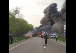 На Рівненщині автобус зіткнувся з бензовозом, 16 людей загинули