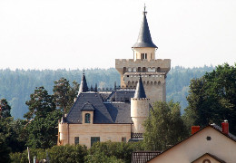 Максим Галкін та Алла Пугачова продають свій розкішний замок у Росії – ЗМІ