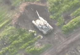 Знайшли слабке місце: як дрони ЗСУ знищують танки РФ радянськими гранатами