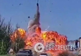 Китайське ТБ зафіксувало момент підриву російського танка біля “Азовсталі” у Маріуполі: епічні кадри