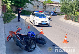 У Чернівцях від удару об бетонну стіну загинув мотоцикліст