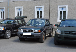 Чернівецька міська рада передає на фронт три автівки