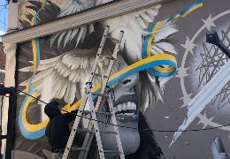 Художник з Дніпра створив у Чернівцях неймовірний арт-стріт (Street art) присячений почуттям українців в час війни