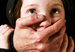 Буковинцю, який розбещував 10-річну доньку своєї похресниці, присудили 7 років тюрми