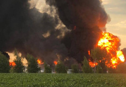 Війська РФ вдарили ракетами по нафтобазі на Дніпропетровщині, почалася потужна пожежа