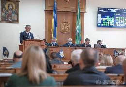 Посадовці Чернівецької обласної ради на час війни відмовилися від премій: яку зарплату отримують