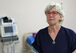 Медсестра з Англії волонтерить у міській лікарні в Чернівцях