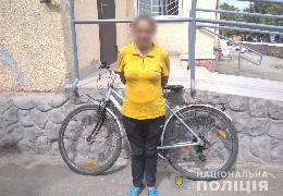 Поліцейські арештували 32-річну рецедивістку з Буковини за крадіжку велосипеда