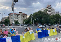 «Multumesc, România, Glory to Ukraine»: В Бухаресті українці провели антивоєнну демонстрацію