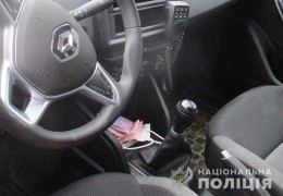 На Буковині чоловік без прав водія намагався дати патрульним поліцейським 1,5 тис. хабара