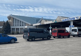 На кордоні з Польщею тимчасово закривають пункт пропуску “Краківець” для виїзду з України