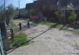 З’явилося відео, як у Херсоні діти випадково вистрелили з гранатомета
