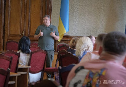 Начальник Чернівецької  ОВА Руслан Запаранюк зустрівся із волонтерами Буковини. Але знову без Засобів масової інформації