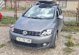 Директору парку "Жовтневий" у Чернівцях вдруге за рік невідомі розтрощили машину