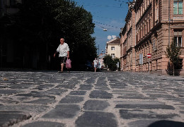 Експеремент з пішохідною зоною у центрі Чернівців планують продовжити ще на два місяці. Однак будуть деякі зміни - Ратуша